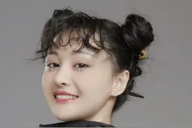 郑爽新出泡面刘海造型 双丸子头超可爱图片