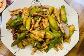 和男友去农家乐吃饭，8道菜花费508元，老板：嫌贵你干脆在家做呀图片