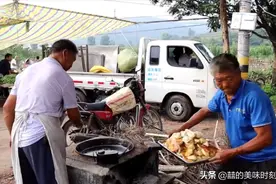 山东大集上的百年小吃，从2毛卖到了3毛一个，当地老人还说吃不起图片