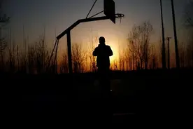 清华最苦男生突然刷屏，一天只花10块钱：他用一手烂牌，打出王炸图片