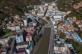 川西高原上的繁华都市，传承2000年的古老民俗，这里是阿坝马尔康图片