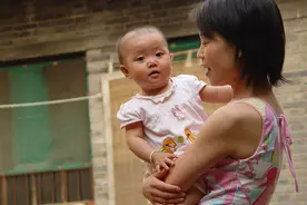 宝宝学话先叫“爸”，宝妈心塞不开心，其实原因真的很简单图片