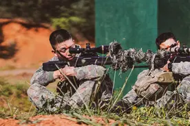 高清大图看狙击手是怎样练成的图片