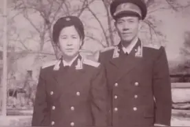 延安时期高级将领新婚和战友同睡一个窑洞，妻子怀孕营养不良图片