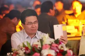 一把牌输7亿美金，专利拍卖无人问津，金立手机创始人的人生败局图片