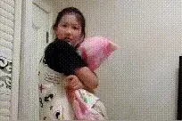 妈妈不在家，11岁女儿要跟爸爸睡，被“无情”拒绝后女儿表现亮了图片