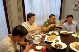 知名主持人饭局私照流出，这才是现实：别高估你的人脉图片