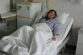 女子顺产时遇上生理需求，憋住不敢用力，医生：面子比孩子重要？图片