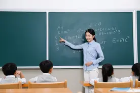 考上编制的女教师，后来都嫁给了哪些人？女同胞们该羡慕了图片