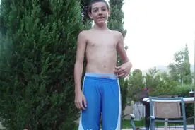 不吃药，几乎不做器械，自重健身能练多大？国外这位小伙给出答案图片