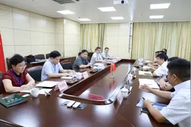 席扬与玉林市领导座谈图片