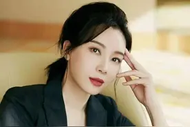 44岁陈数独自现身，遮挡严实身形明显消瘦，被曝与老公关系紧张图片