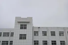 我的同事小秦老师，被那个人高马大的学生家长给打了图片