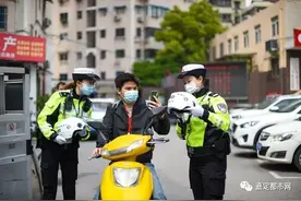 上海人注意！即日起骑电动车要戴头盔！开车、乘车都要系安全带图片