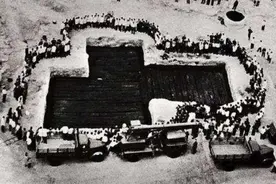 襄阳古墓出土旷世宝剑，剑上刻着10个铭文，令现场专家兴奋图片