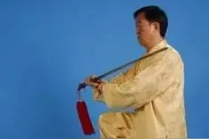 陈正雷老师陈氏太极单剑(图文)教程：第三十九式 右托千斤图片