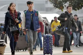 大学生寒假回家，不出3天就被父母烦，孩子假期如何与父母相处图片