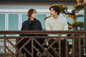 韩国顶流孔刘和全度妍，限制级又充满争议的情感电影《男与女》图片
