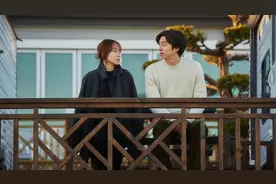 韩国顶流孔刘和全度妍，限制级又充满争议的情感电影《男与女》图片