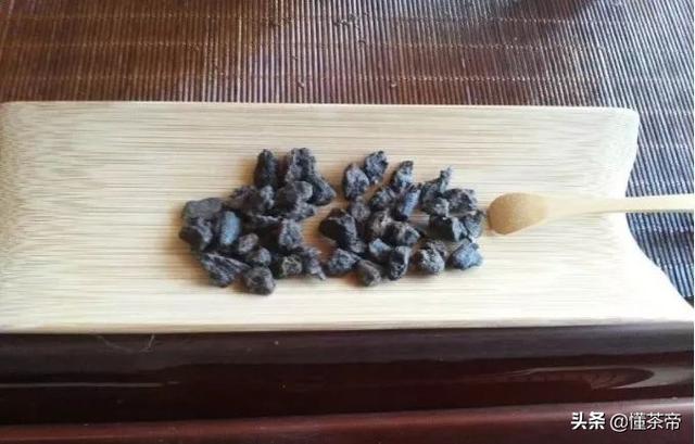 普洱“碎银子”居然有黏合剂？购买时一定要注意这3点以防上当