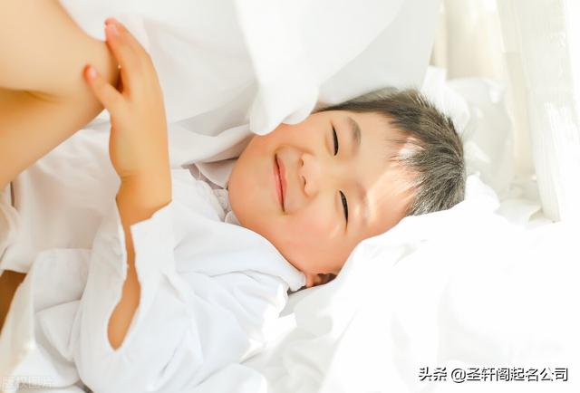 宝宝起名 生个男孩,给他起个干净阳光,平安吉祥的好名字