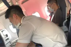坐飞机空少坐我旁边，川航的小哥哥的手臂真的壮图片