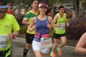 为啥很多马拉松选手会戴“乳贴”，和你想的不大一样，看完长见识图片