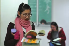 很多考生存在疑惑，为何考研成绩时隔两月再公布，判卷老师很清楚图片