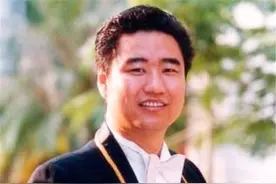 丛飞生前资助200多贫困儿童，去世后和与妻子合葬，鲜有人探望图片
