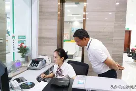 如果你手里有50万，别再存“大额存款”，一字之差少拿万元利息图片