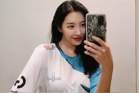 LPL新队服出炉，LWX吐槽像“雪花肥牛”，IG队员夸最好看图片