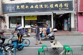 河南电视台《香香美食》报道的驴肉汤，一天卖上千碗汤图片