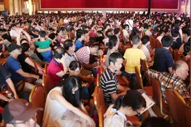 涨也房地产，跌也房地产，市值蒸发700亿，万科股价真的不行了吗图片