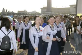 朝鲜美女的几个爱好，公园自拍，听邓丽君，看还珠格格图片