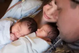 英国母亲接受捐精生下女儿，直到去世都不知道这精子是偷来的图片