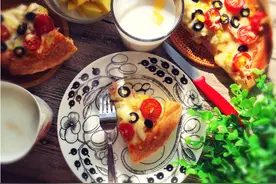 5分钟教你做披萨，外酥里软，香气逼人，想吃披萨不用在外面买了图片