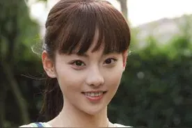 “最难捧红的琼女郎”被方中信11个字吐槽，今嫁富二代成宫廷女神图片