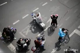 最新奶茶爱情故事！一夜之间，Ta火了！图片
