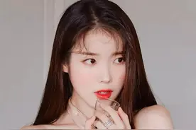 走路带风的小姐姐李知恩图片
