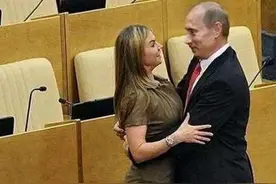 她是体操女皇，被媒体传闻的普京“秘密夫人”，现在她官位高升图片