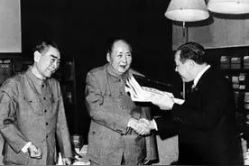 1972年中日建交，从敌视走向合作，毛主席因何放弃索要战争赔款？图片