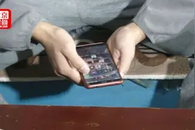 男孩花26万打赏主播后续：不愿与人交流 闲暇时仍看直播视频封面