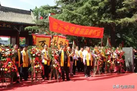 快来围观！这儿今天也太热闹了吧……图片