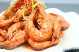 油焖大虾家常美味做法，色泽金黄，营养美味又补钙，看一遍就会做图片