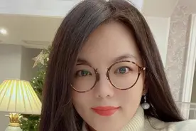 44岁冻龄美人李湘凭什么这样有钱？看看她是怎样一路走来的图片