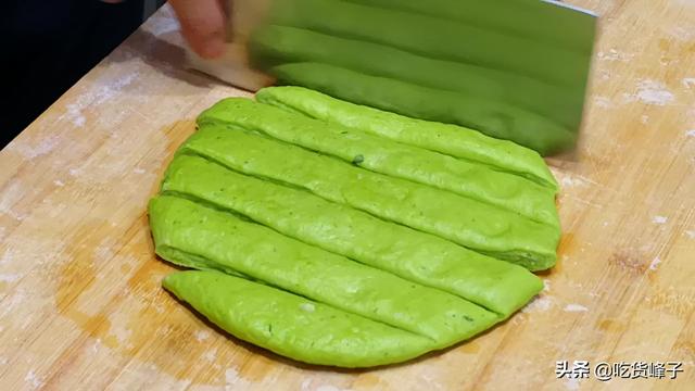 学做揪面片，虽然揪得难看点，但是家里人都喜欢，要求隔天做一回
