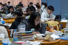 家里条件不好，就应该直接去工作赚钱，不能考研吗？图片