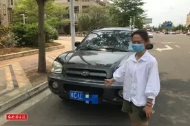 神操作？引擎盖遮挡，海口快速路上一越野车“盲”开，原因竟是…图片