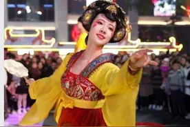 一眼万年！西安不倒翁小姐姐换冬装啦图片