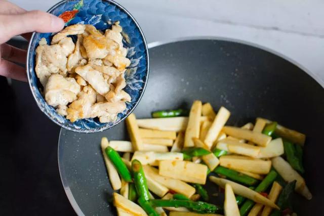 整个五月的鲜，一道菜全吃上了：今夏餐桌的新宠